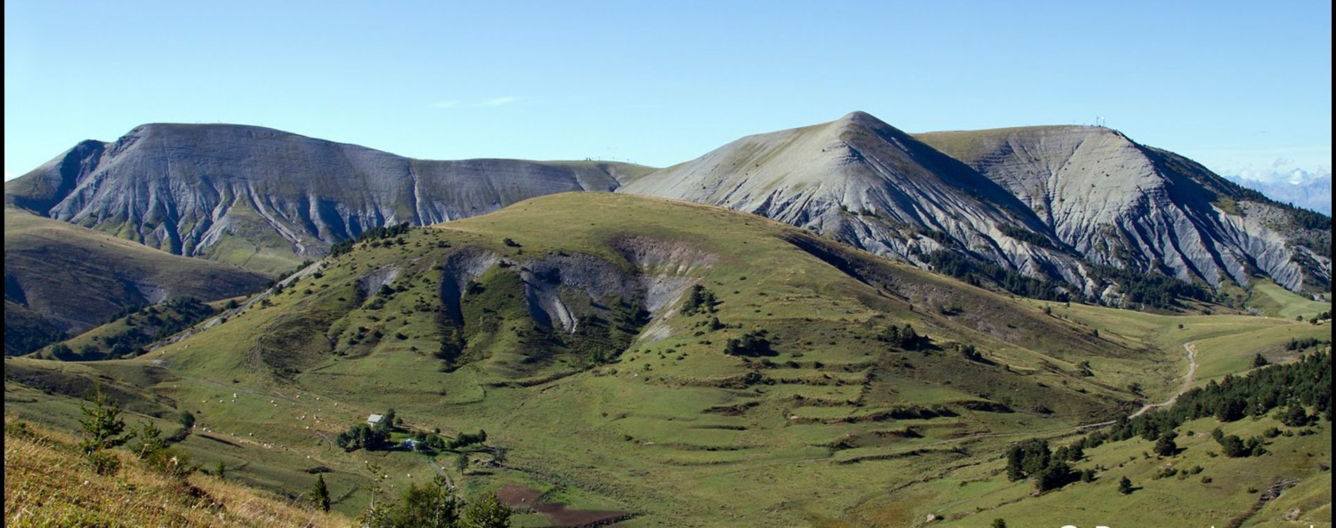 Crêtes érodées du massif des Monges - Alpes-de-Haute-Provence - France