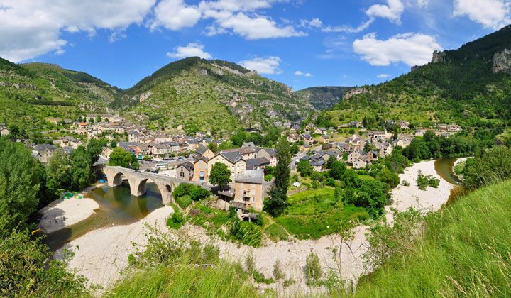 Village médiéval de Sainte-Énimie et pont sur le Tarn - Gorges du Tarn - France