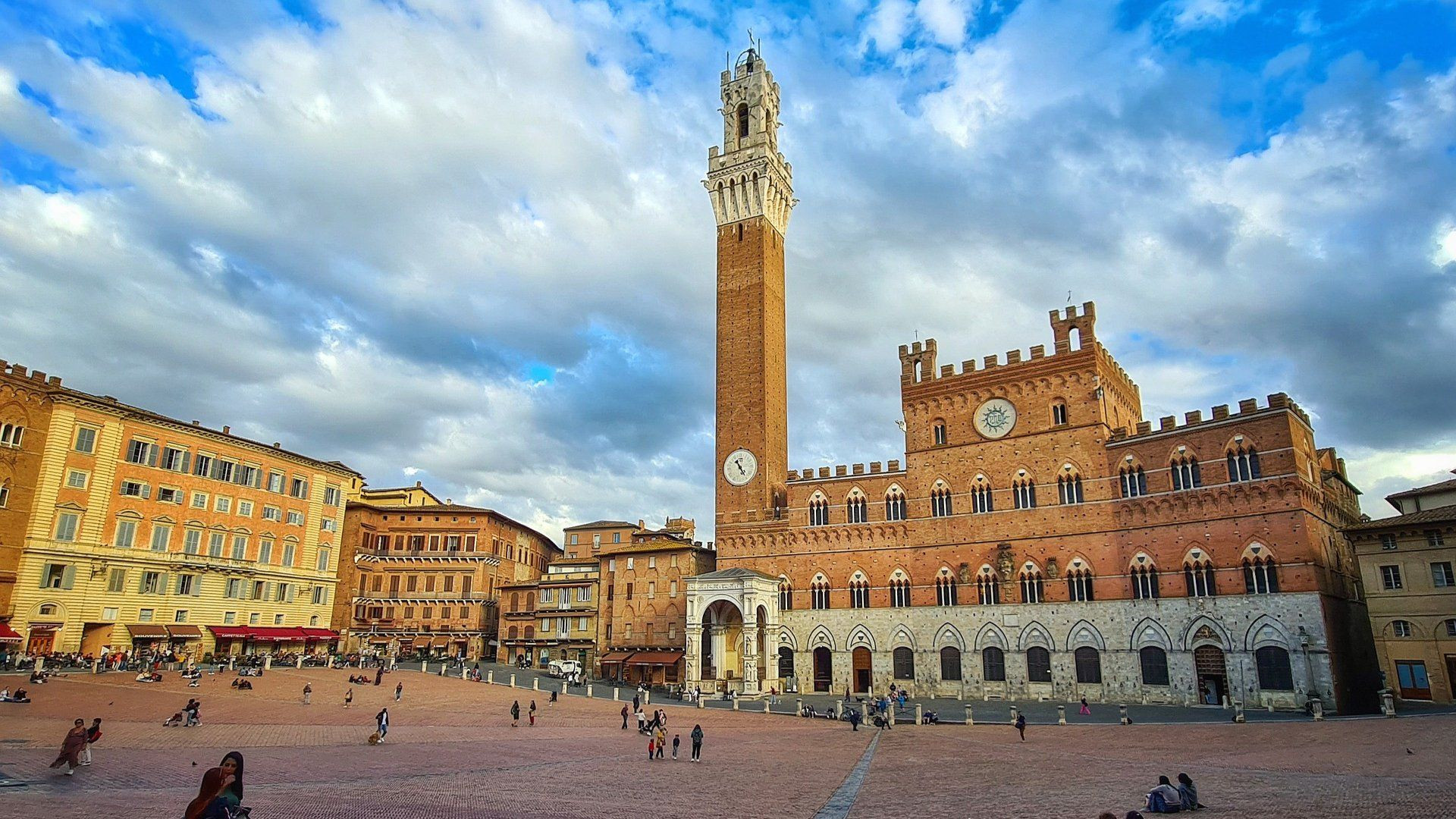 Piazza del Campo et Torre del Mangia à Sienne - Toscane - Italie