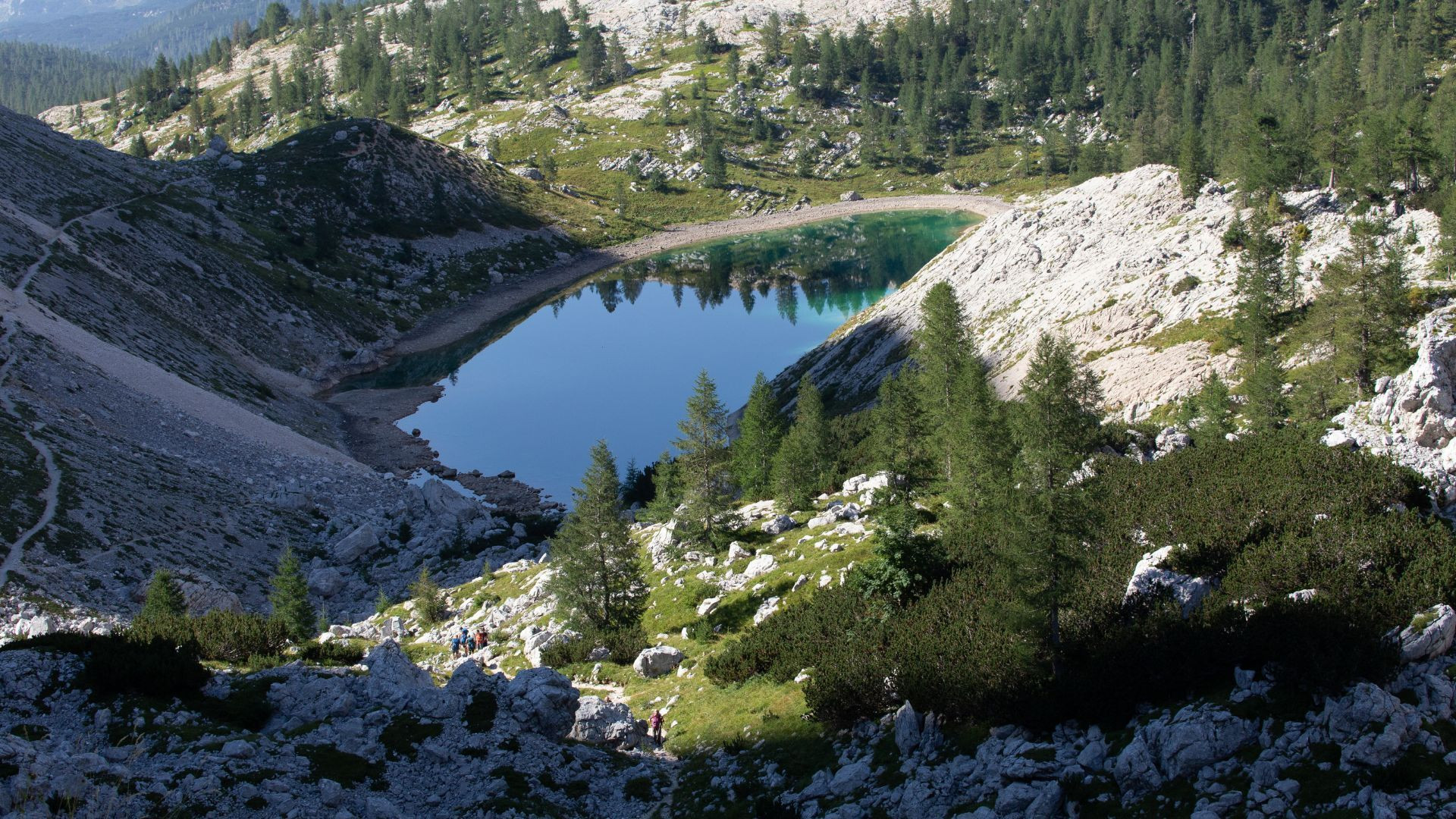Lac de montagne dans la vallée des Sept Lacs du Triglav - Alpes juliennes - Slovénie