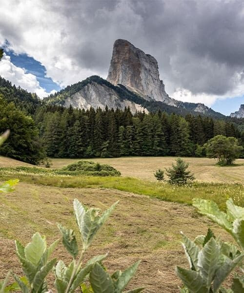 Le Mont Aiguille - massif du Vercors - France