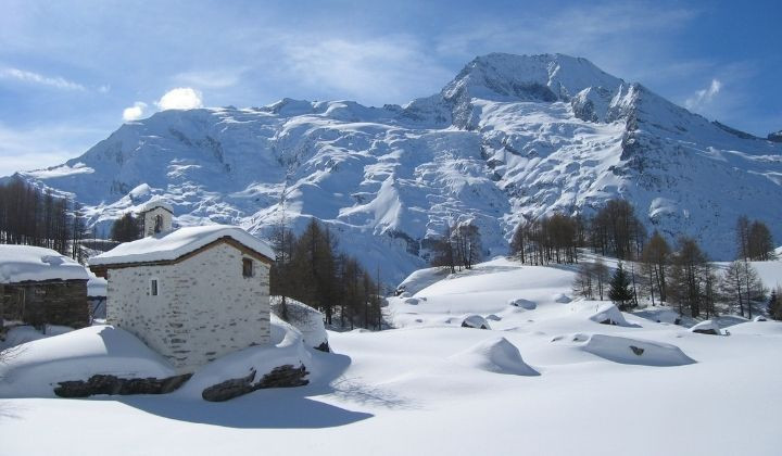 Hameau du Monal enneigé sous le Mont Pourri - Vanoise - Savoie