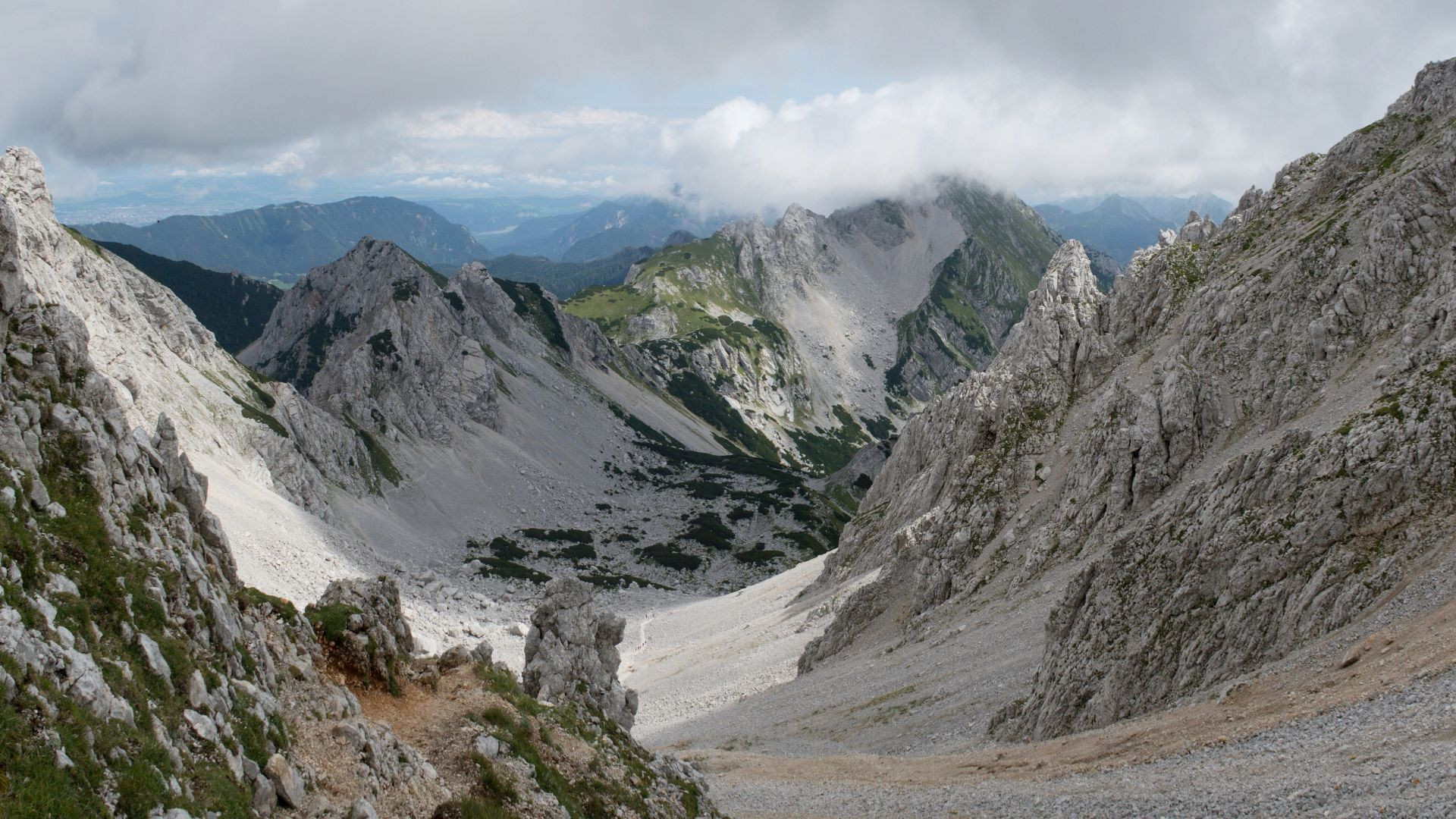 Vallée rocheuse et sommets - Alpes Juliennes - Slovénie