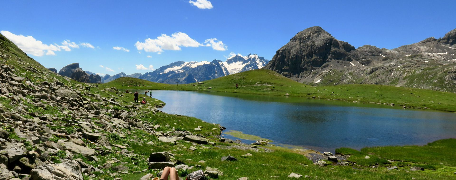 Lac d'altitude face aux sommets glaciaires - Entre Écrins et Thabor - Alpes