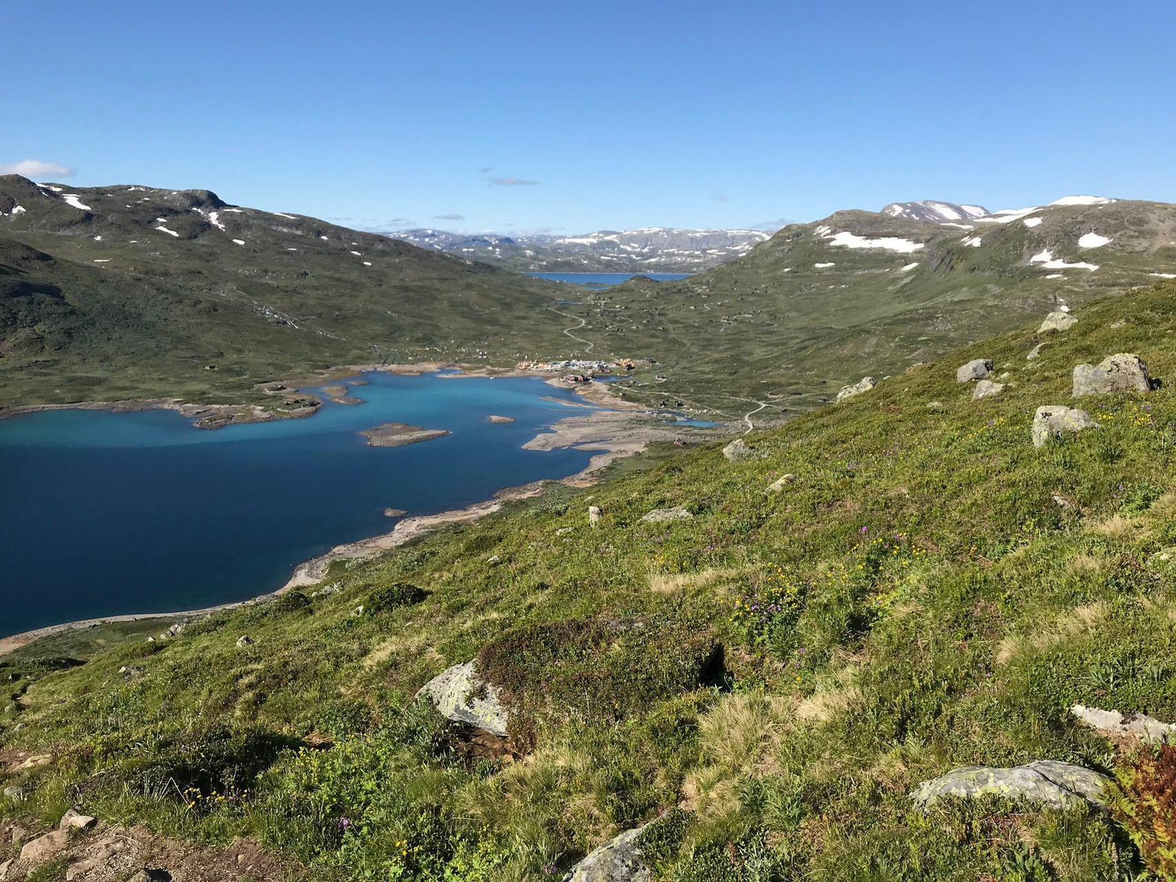 Lac de montagne dominant Fondsbu - Jotunheimen - Norvège