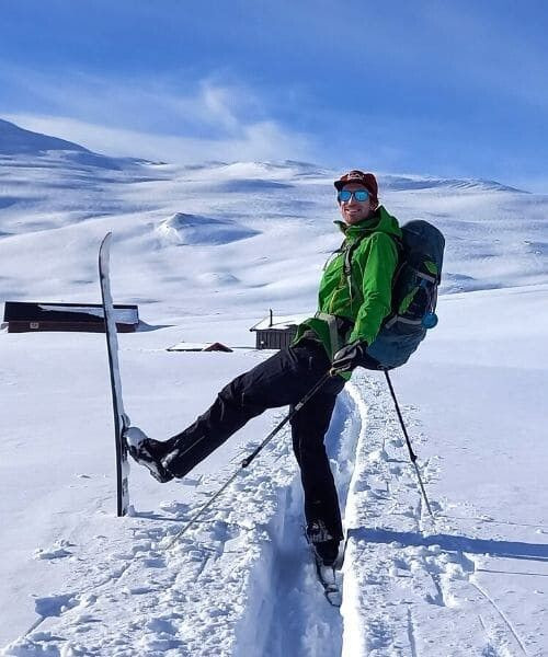 © Matthieu Offredi Skieur de randonnée nordique sur le plateau - Norvège