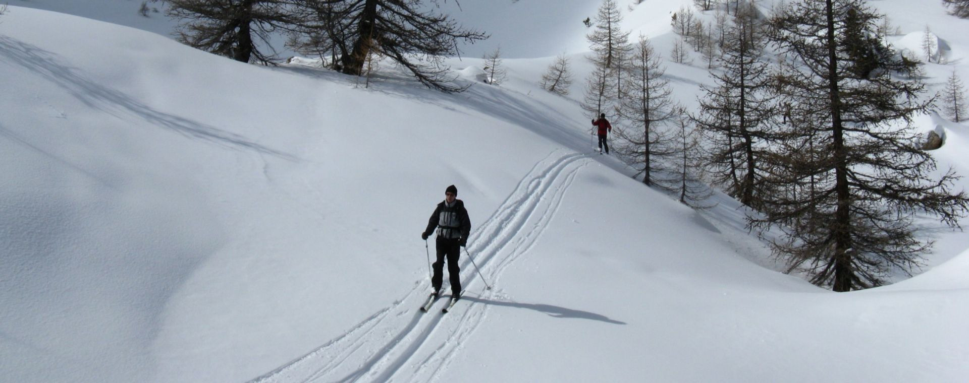 Skieurs nordiques sur les hauts plateaux enneigés - Vercors - France
