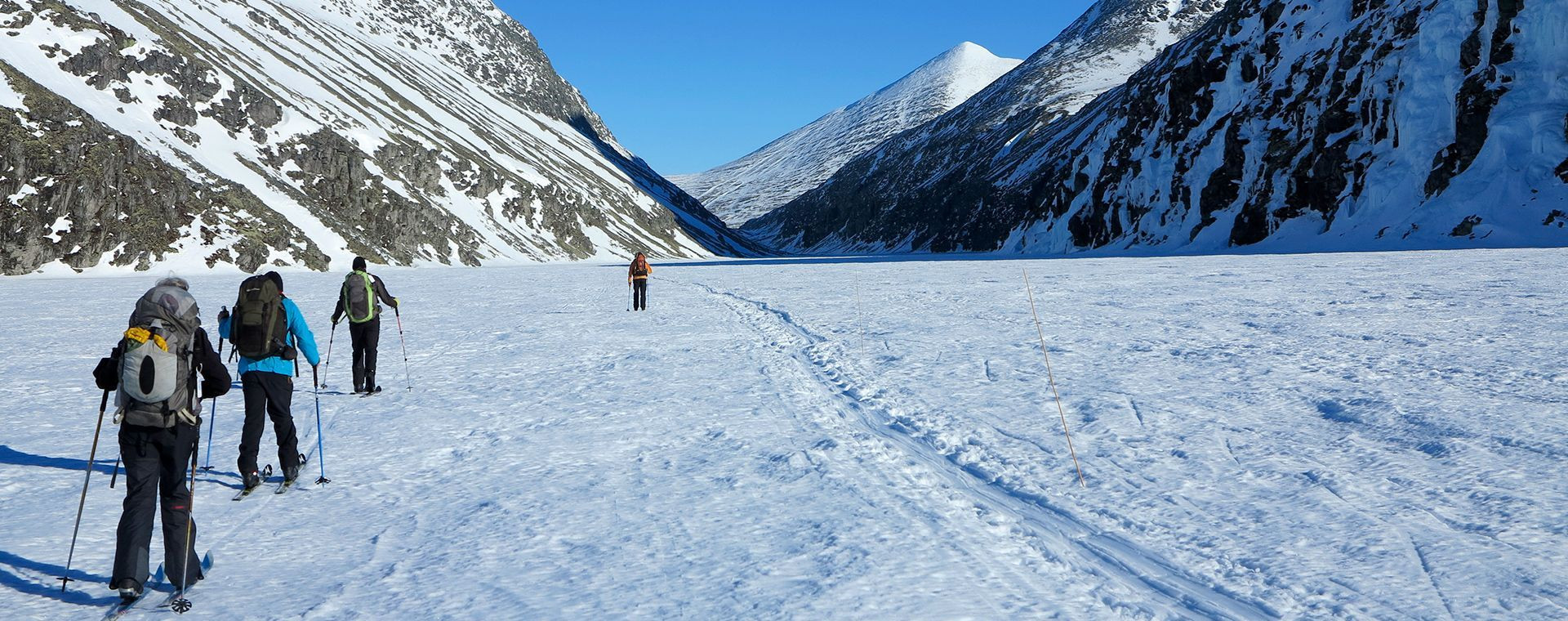 Randonneurs à ski de fond sur glacier - Jotunheimen - Norvège