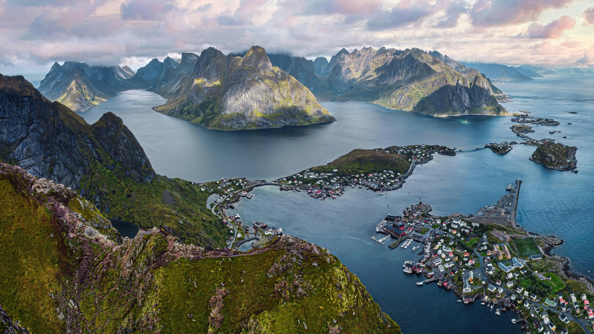 norway-lofoten-reinebringen