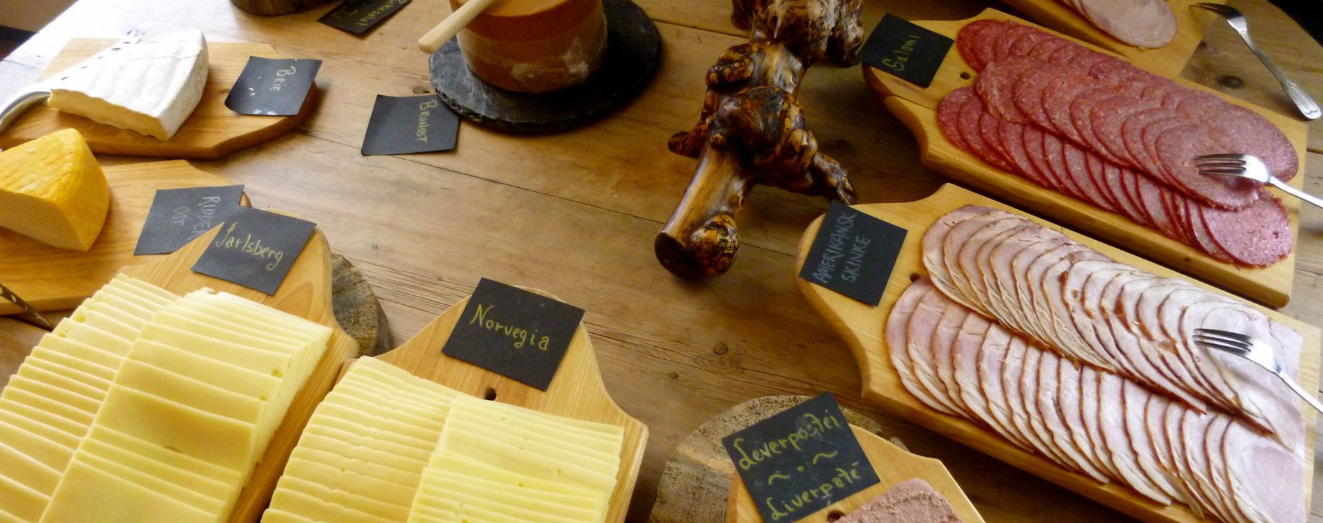Buffet de fromages et charcuteries norvégiens - Jotunheimen - Norvège
