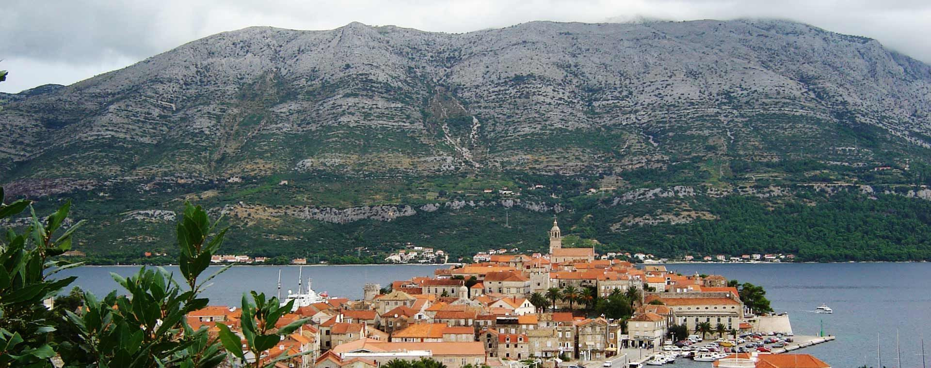 Vieille ville de Korčula sur sa presqu'île - côte dalmate - Croatie
