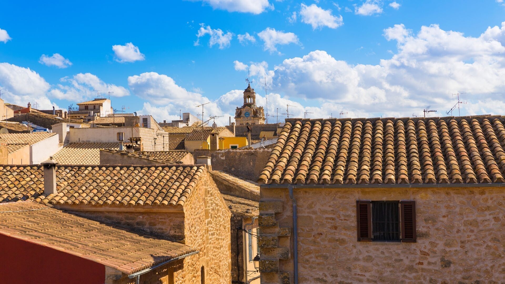 Toits et clocher de la vieille ville d'Alcúdia - Majorque - Espagne
