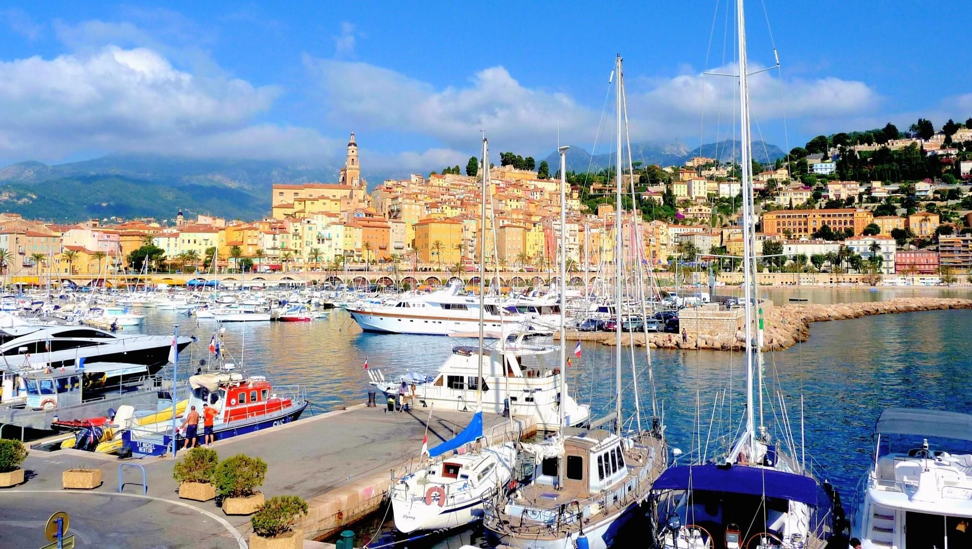 Port et vieille ville de Menton - Côte d'Azur - France