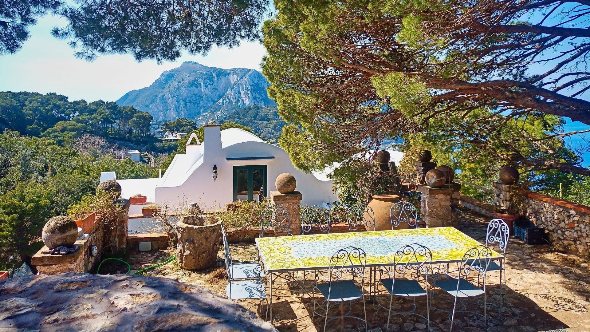 © Tania Gherli Terrasse et villa avec vue sur Capri - Capri - Italie