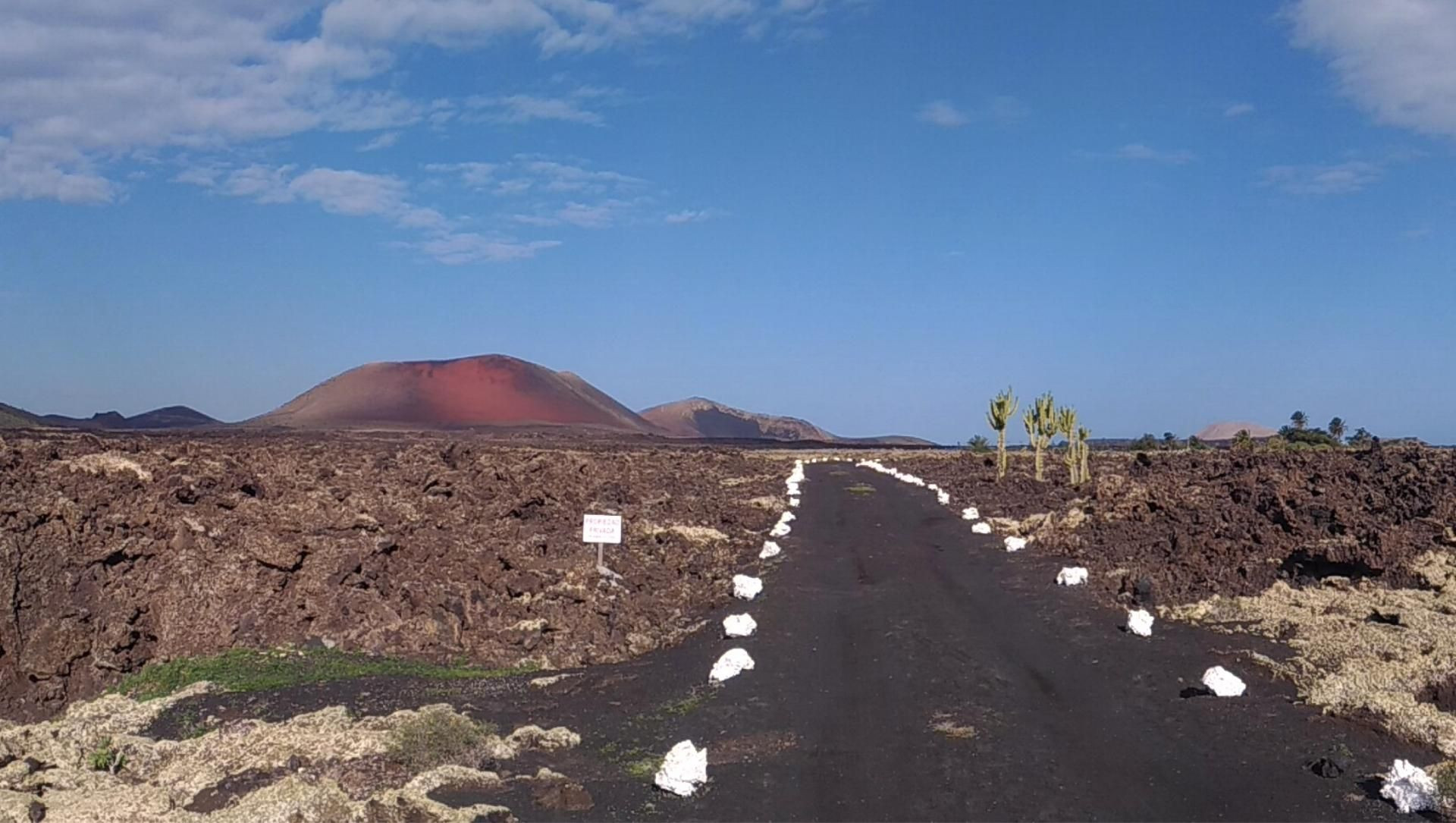 Volcan et champ de lave - Lanzarote - Îles Canaries