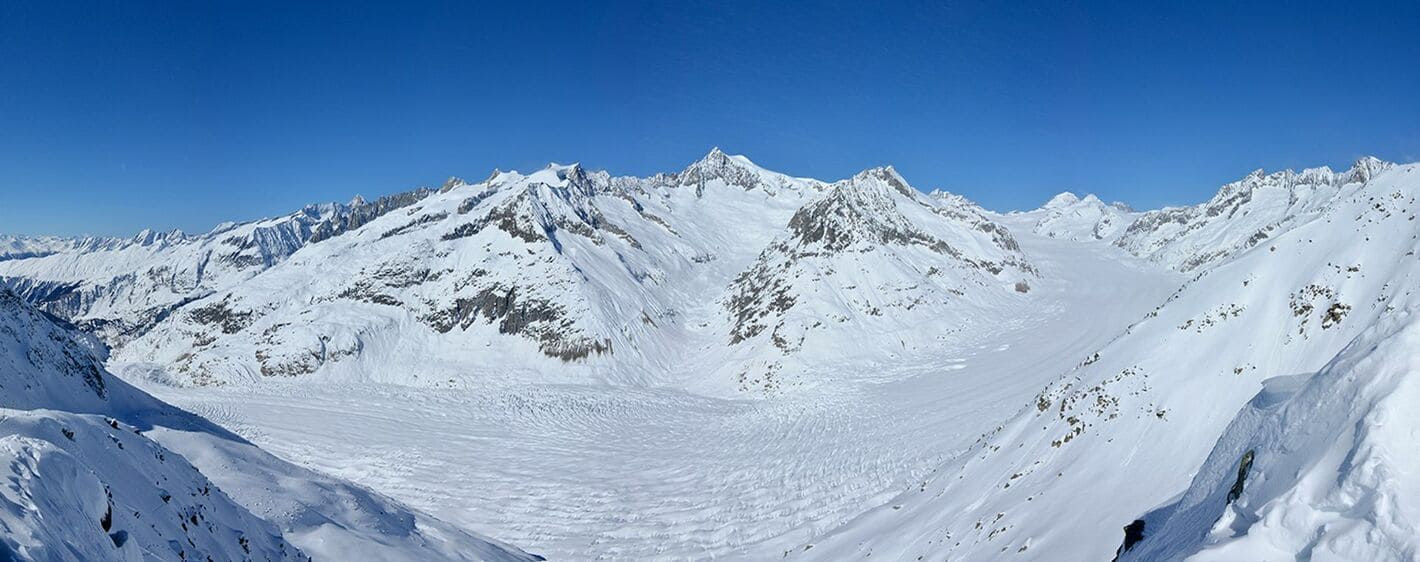 Panorama du glacier d'Aletsch enneigé - Valais - Suisse