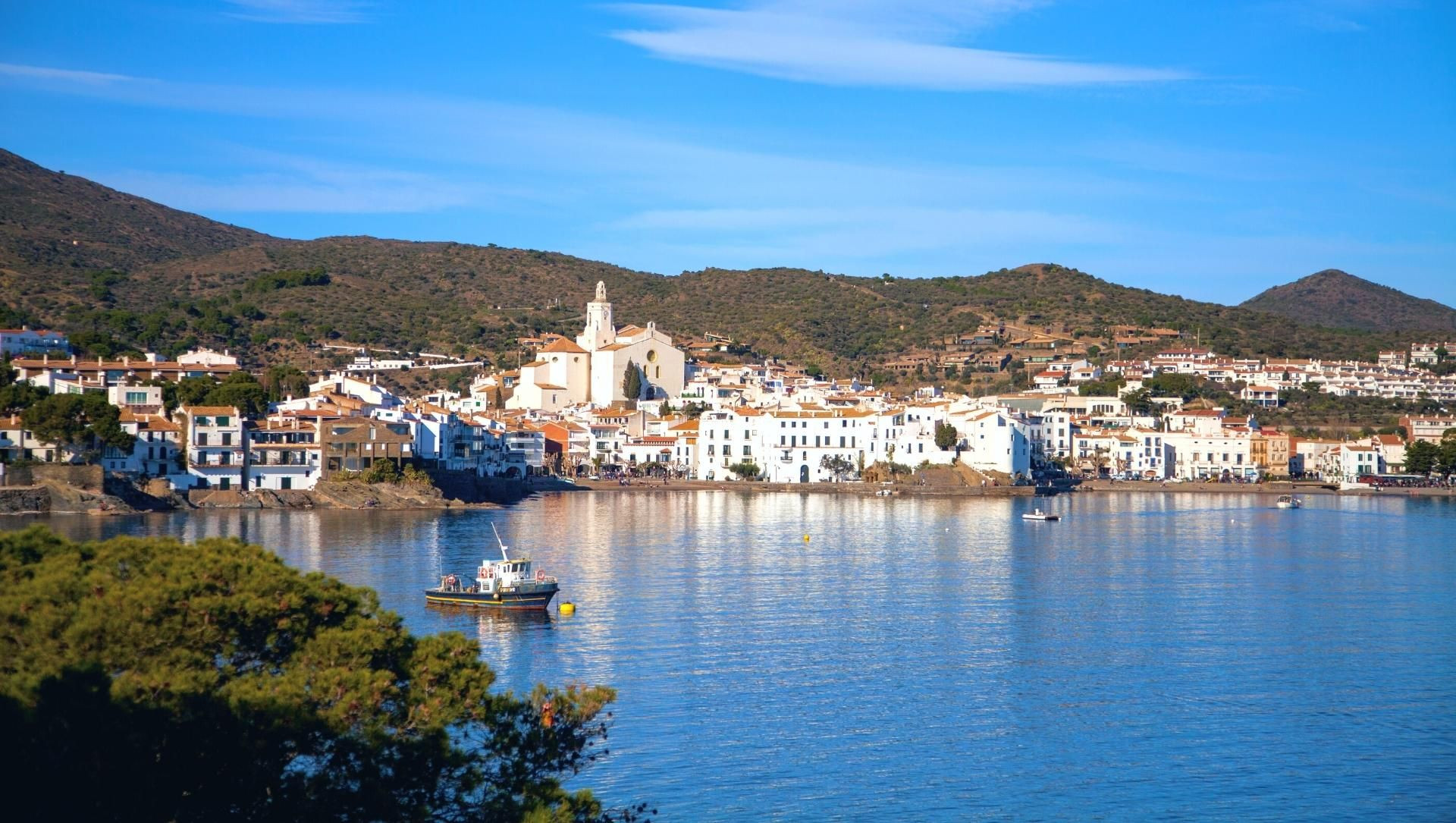 Panorama sur le village blanc de Cadaqués - Catalogne - Espagne