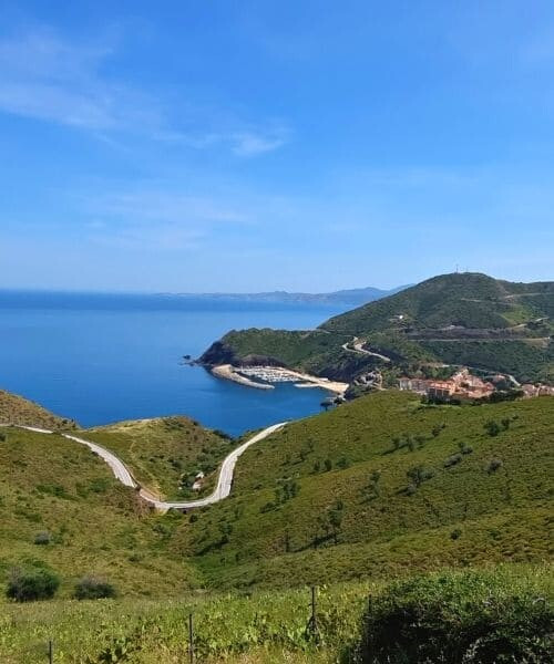 Vue panoramique sur la côte entre Cerbère et Portbou - Côte Vermeille - France