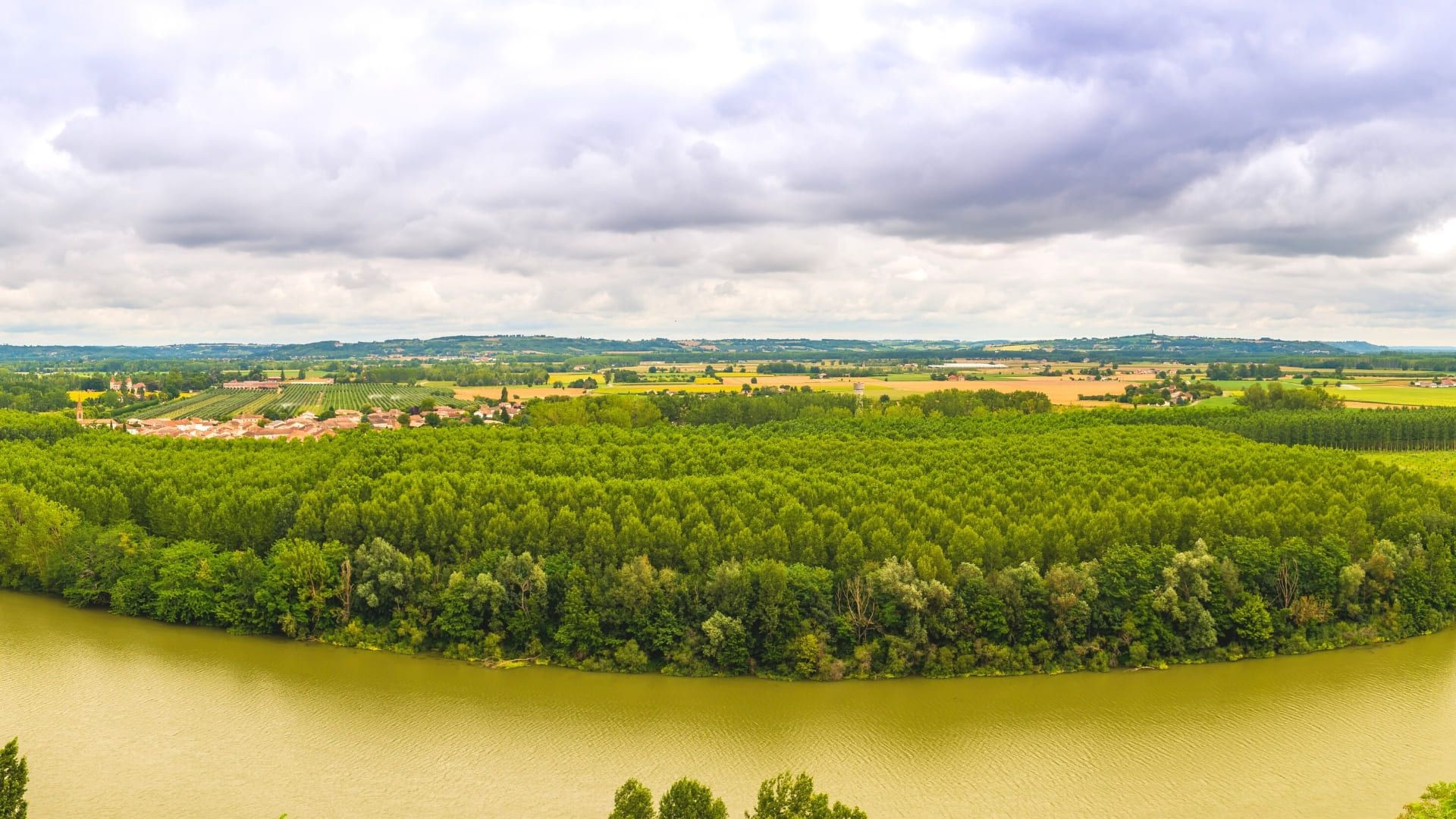 Panorama sur la Garonne à Auvillar - Tarn-et-Garonne - Occitanie - France