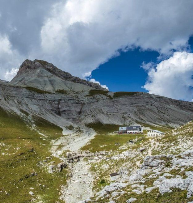 Passage au refuge Puez - Dolomites - Italie