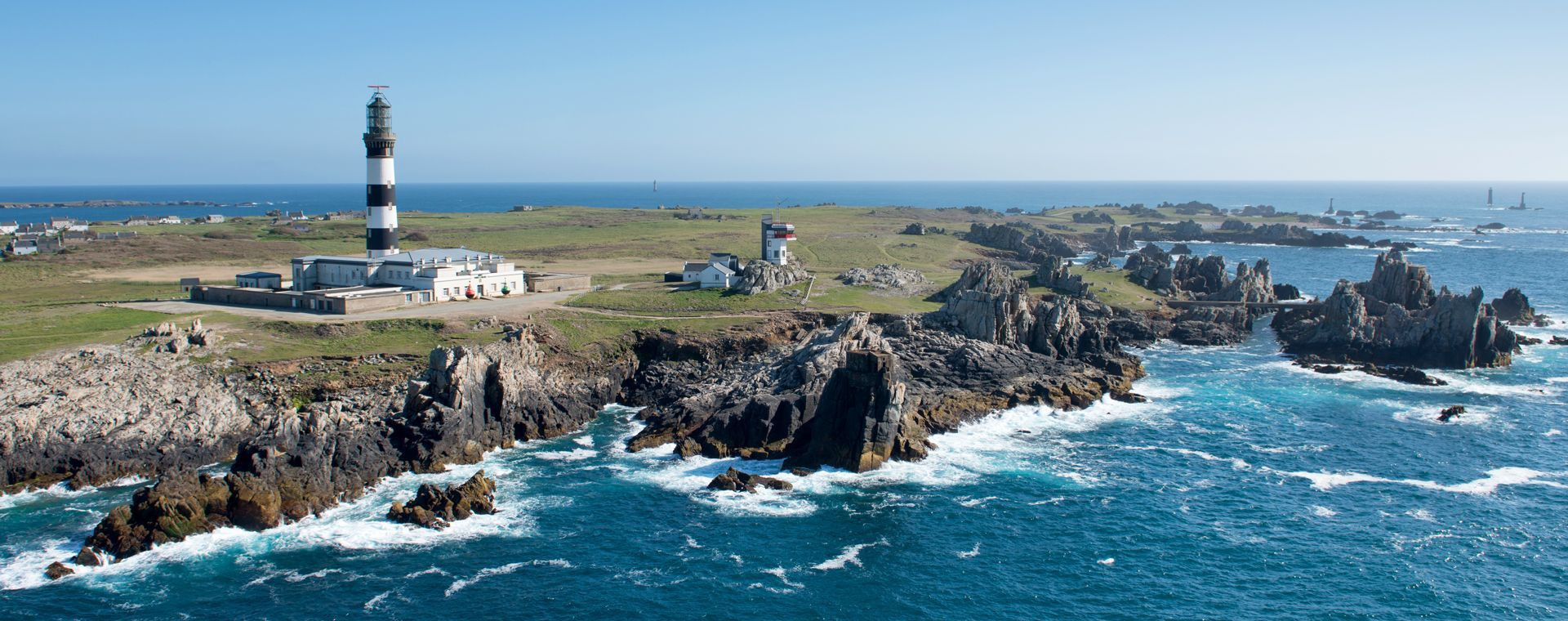 Phare du Créac'h et côte rocheuse - Île d'Ouessant - Bretagne - France