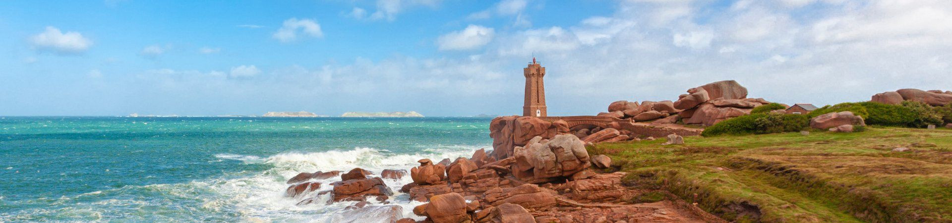 Phare de granit rose sur la côte sauvage - Ploumanac'h - Bretagne