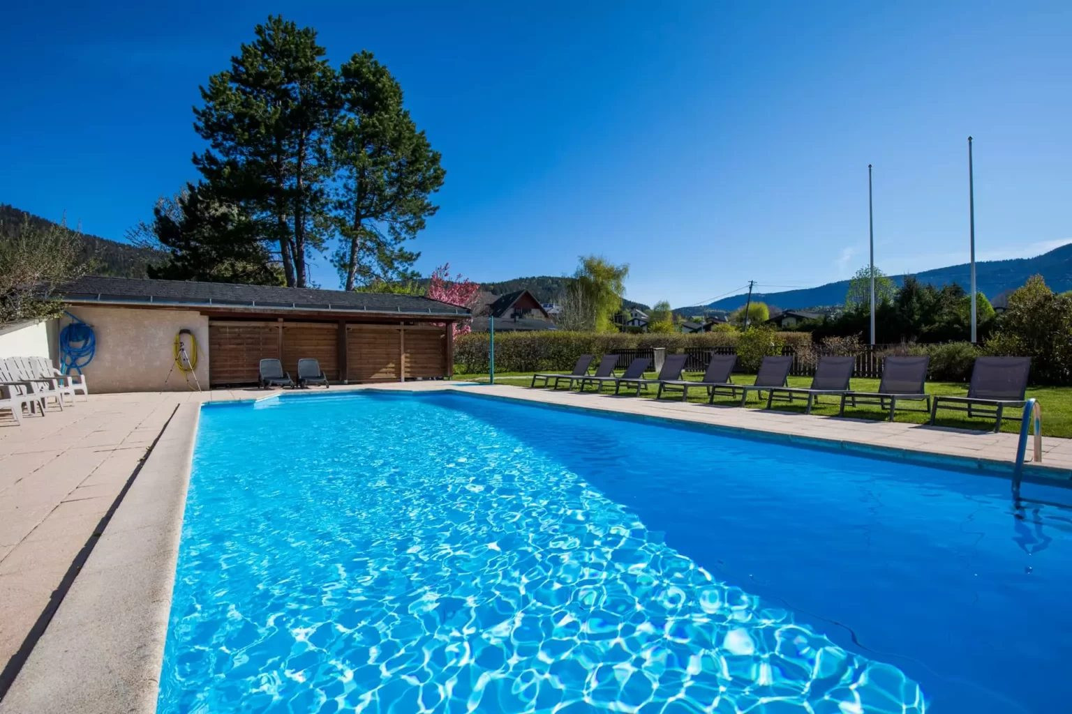 The outdoor pool at Hôtel Le Vernay