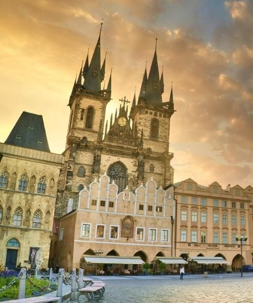 place_de_la_vieille_ville_a_prague_c_pixabay_.jpg