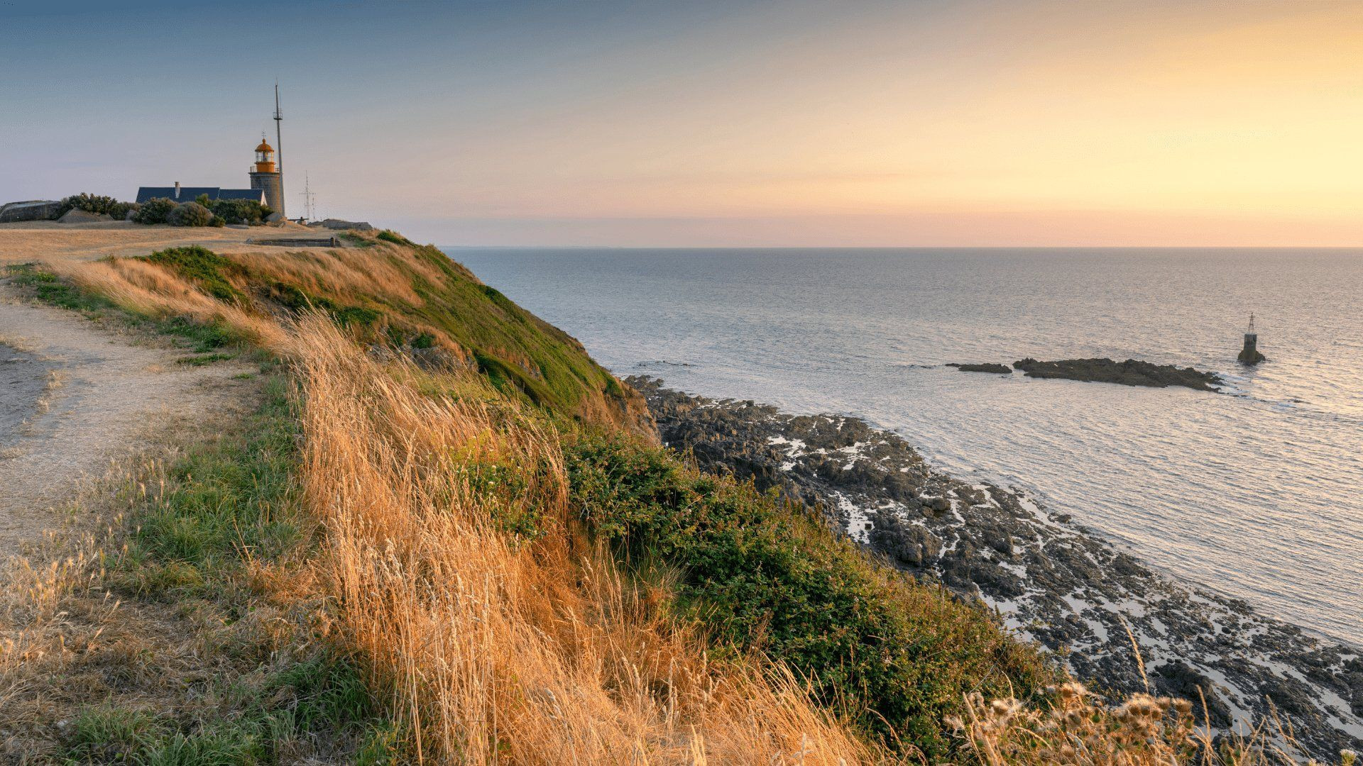 Phare de la Pointe du Roc au crépuscule - Granville - Normandie