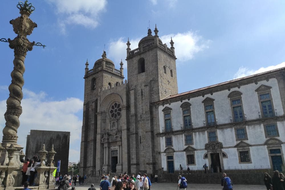 Cathédrale de Porto (Sé do Porto) et son pelourinho - Portugal