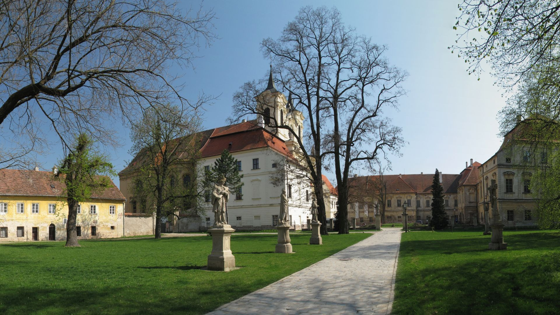 Monastère bénédictin de Rajhrad et son parc - Moravie - République tchèque