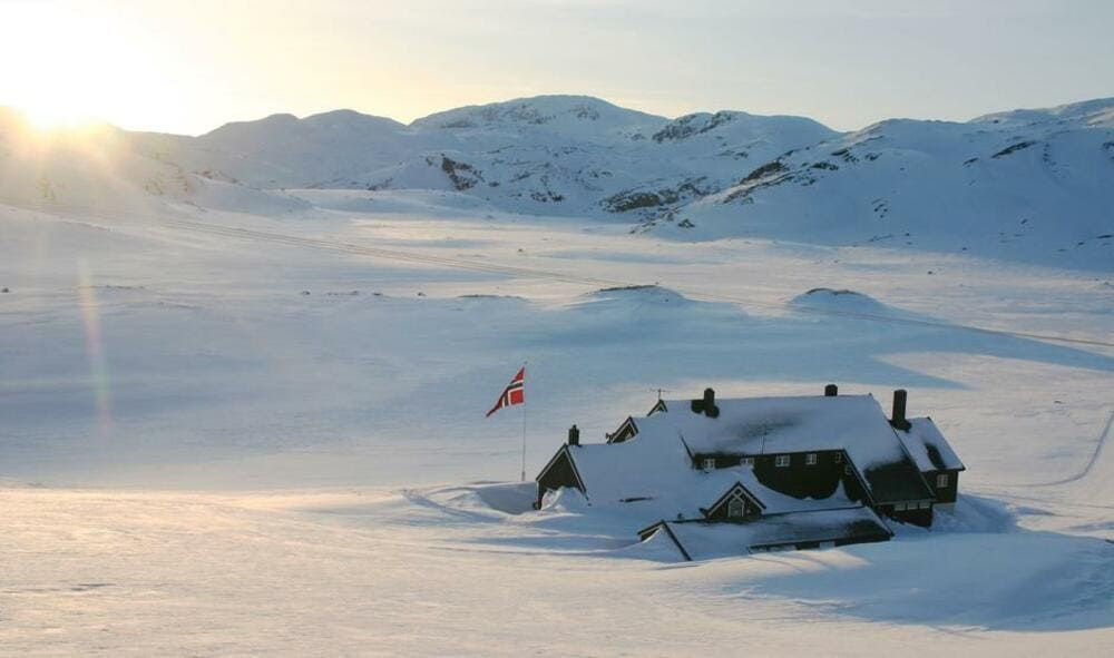 Refuge de Geiterygghytta enneigé - Hardangervidda - Norvège