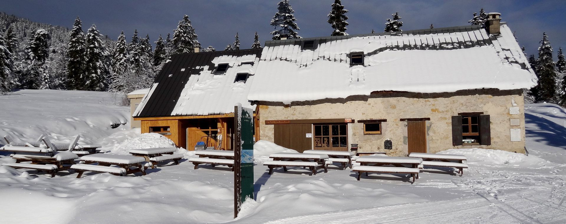 Refuge de Gève enneigé - Autrans - Massif du Vercors