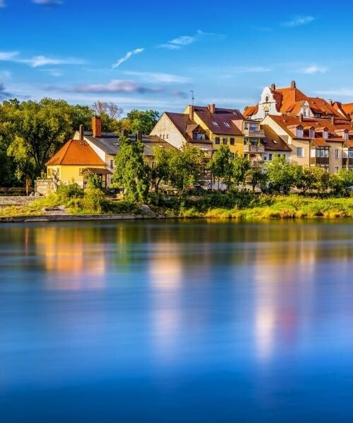 La vieille ville de Ratisbonne reflétée dans le Danube - Allemagne