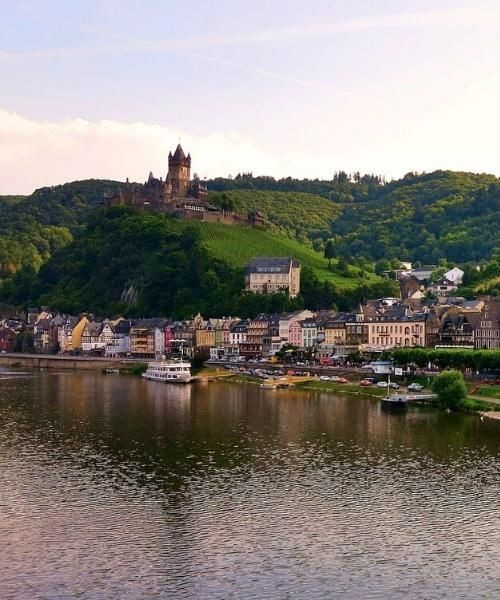 Château du Reichsburg dominant Cochem sur la Moselle - Allemagne