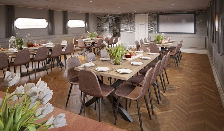 Restaurant on the Magnifique IV