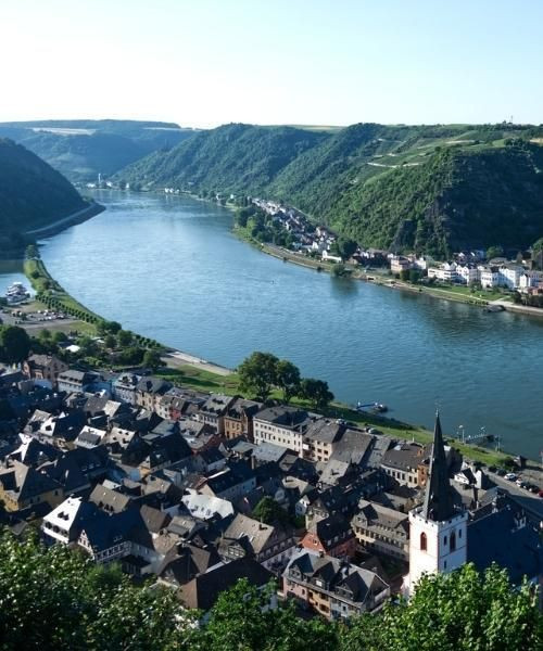 Ville de Sankt Goarshausen dans la gorge du Rhin - Vallée du Rhin - Allemagne