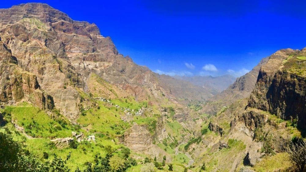 Vallée verdoyante et montagnes de Ribeira Grande - Santo Antão - Cap-Vert