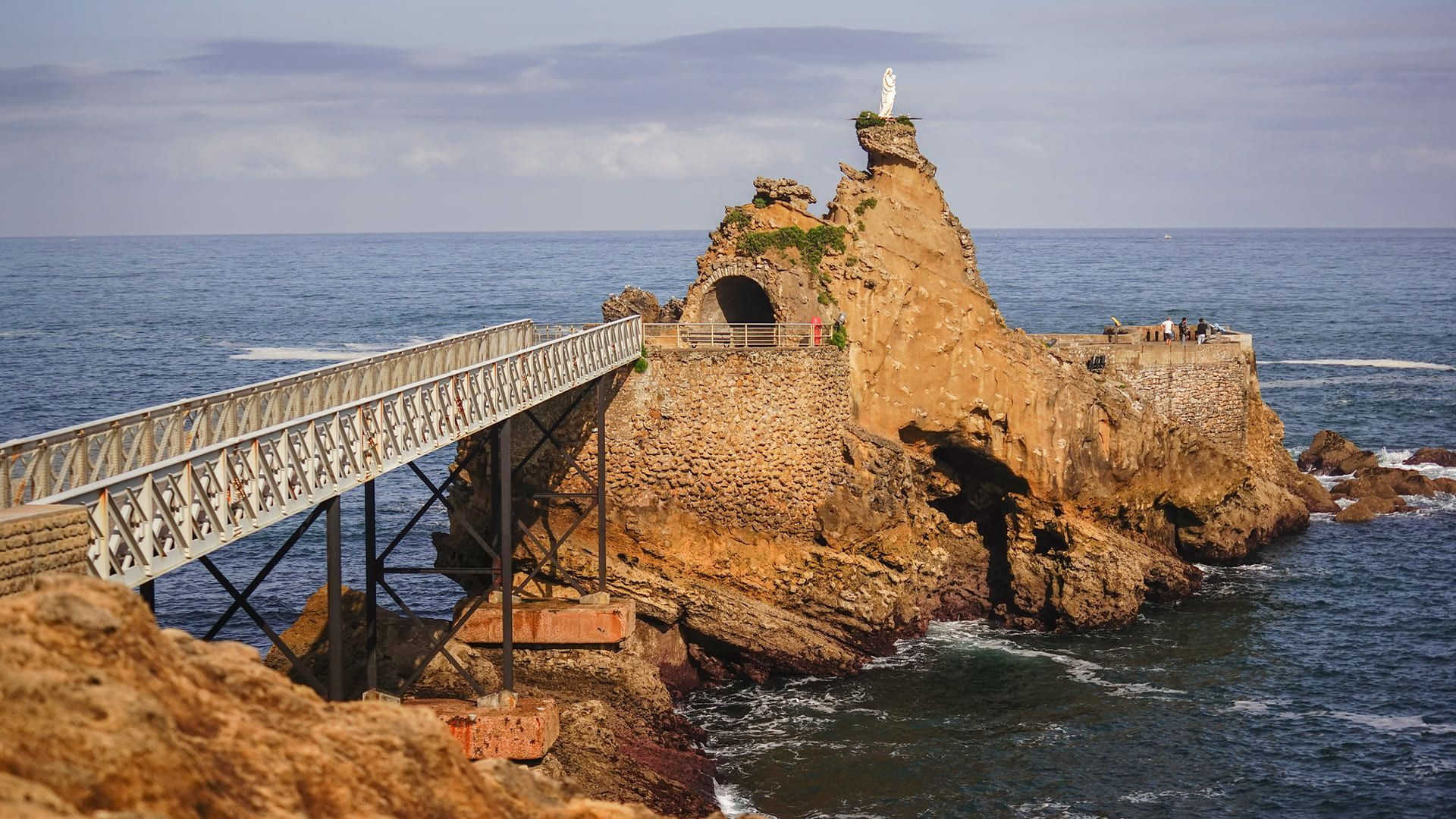 Rocher de la Vierge et passerelle - Biarritz - Pays basque - France