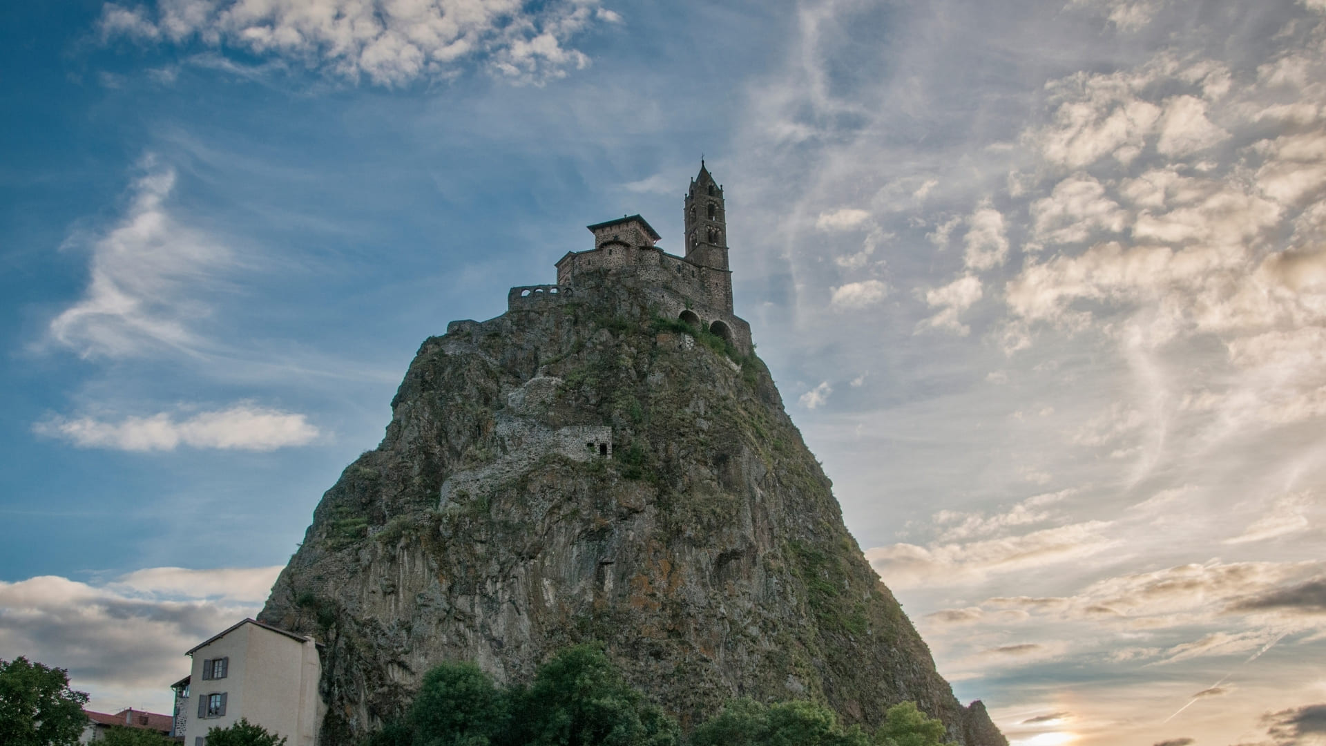 rocher_et_chapelle_st-michel_daiguilhe_au_puy_en_velay