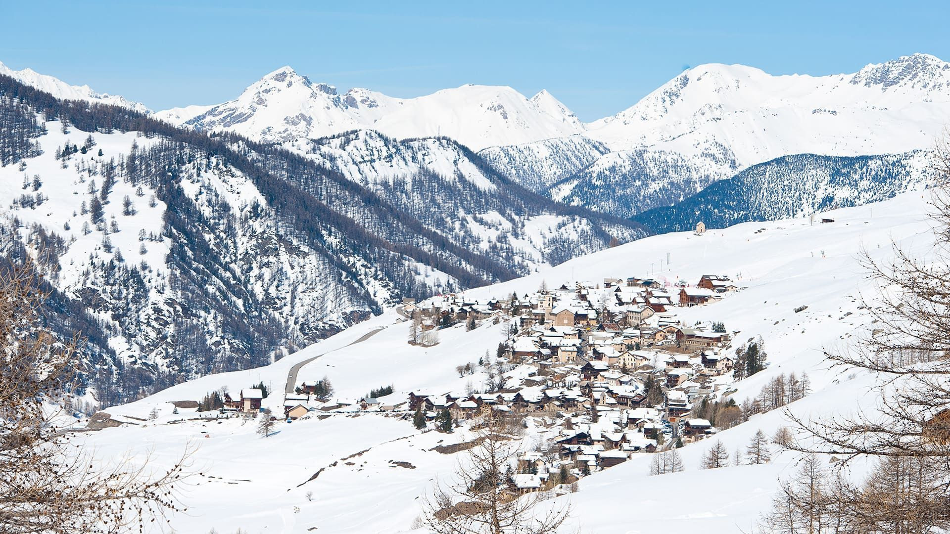 Village de montagne sous la neige - Queyras - Alpes - France