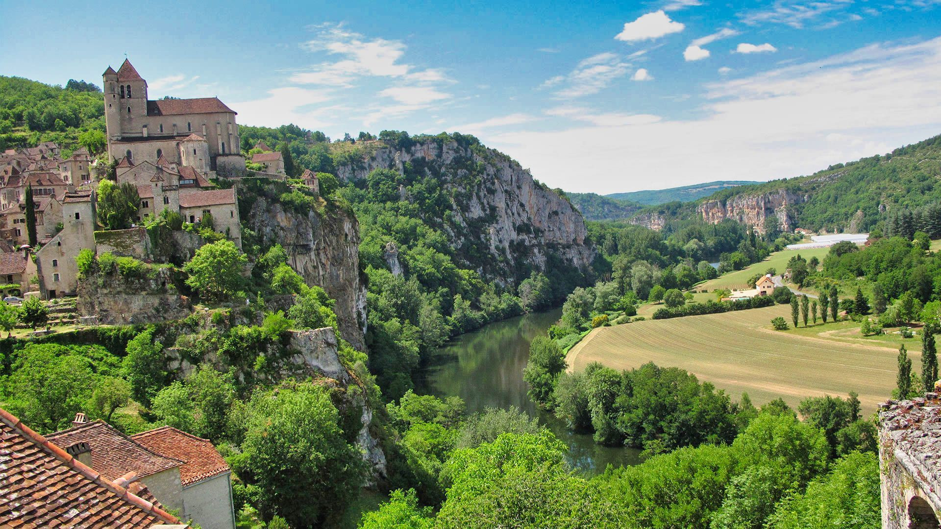 Village perché de Saint-Cirq-Lapopie au-dessus du Lot - Quercy - France