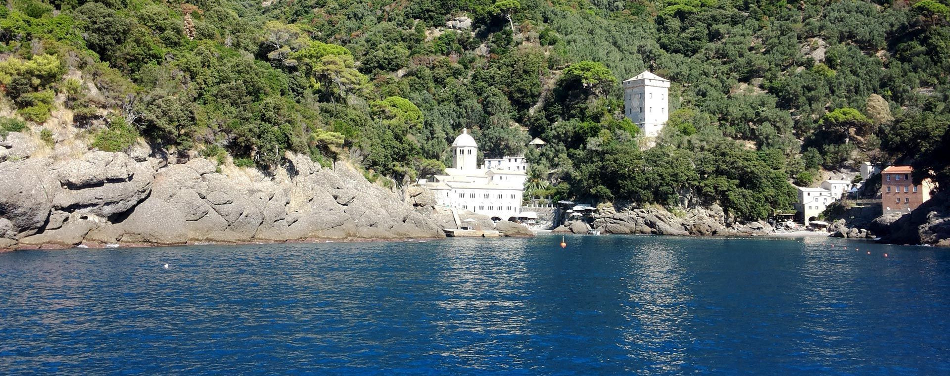 Abbaye de San Fruttuoso au bord de mer - Portofino - Ligurie, Italie