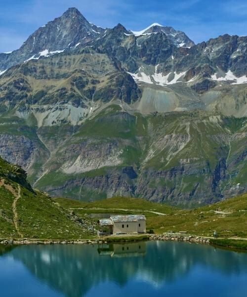 Chapelle du Schwarzsee et sommet alpin - Zermatt - Valais - Suisse