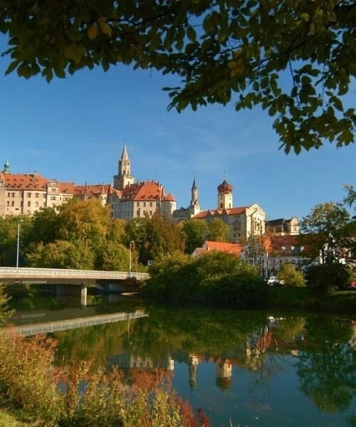Château de Sigmaringen reflété dans le Danube - Bade-Wurtemberg - Allemagne