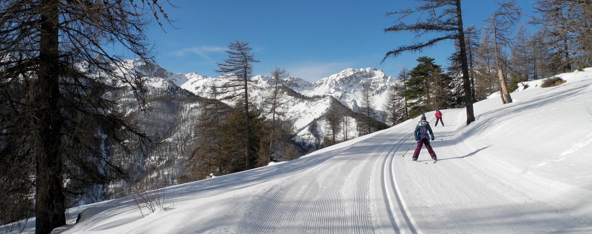 Skieurs de fond sur piste damée - Queyras - Alpes, France