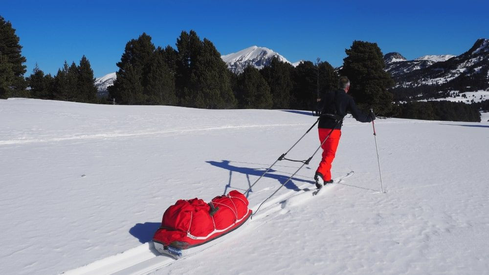 © David Praire Ski de randonnée avec pulka sur les hauts plateaux - Vercors - France