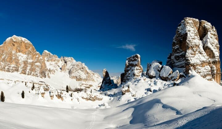Raquettes à neige aux Cinque Torri - Cortina d'Ampezzo - Dolomites, Italie