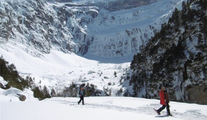 Randonnée en raquettes dans le cirque de Gavarnie - Pyrénées - France