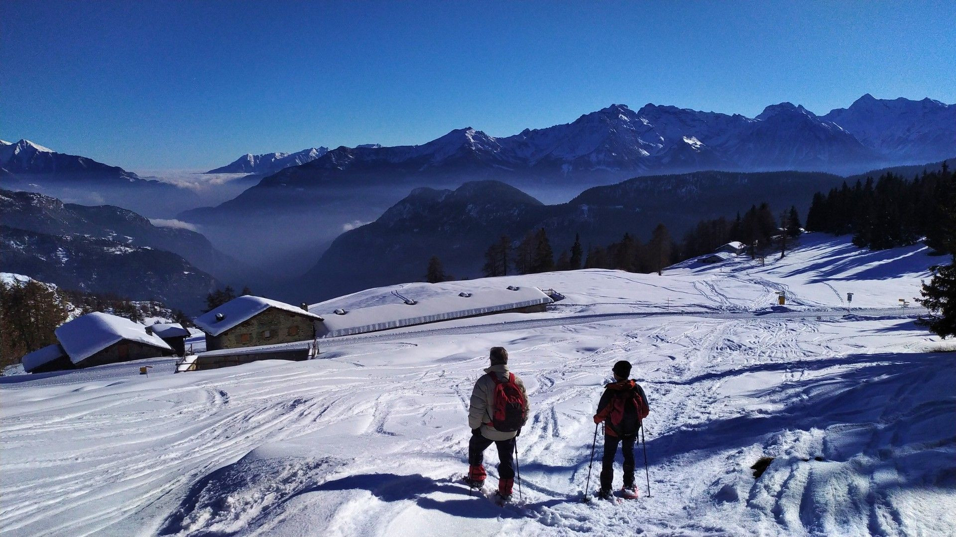 © Pierre Paillat Randonnée en raquettes sur les balcons du Cervin - Valais - Suisse